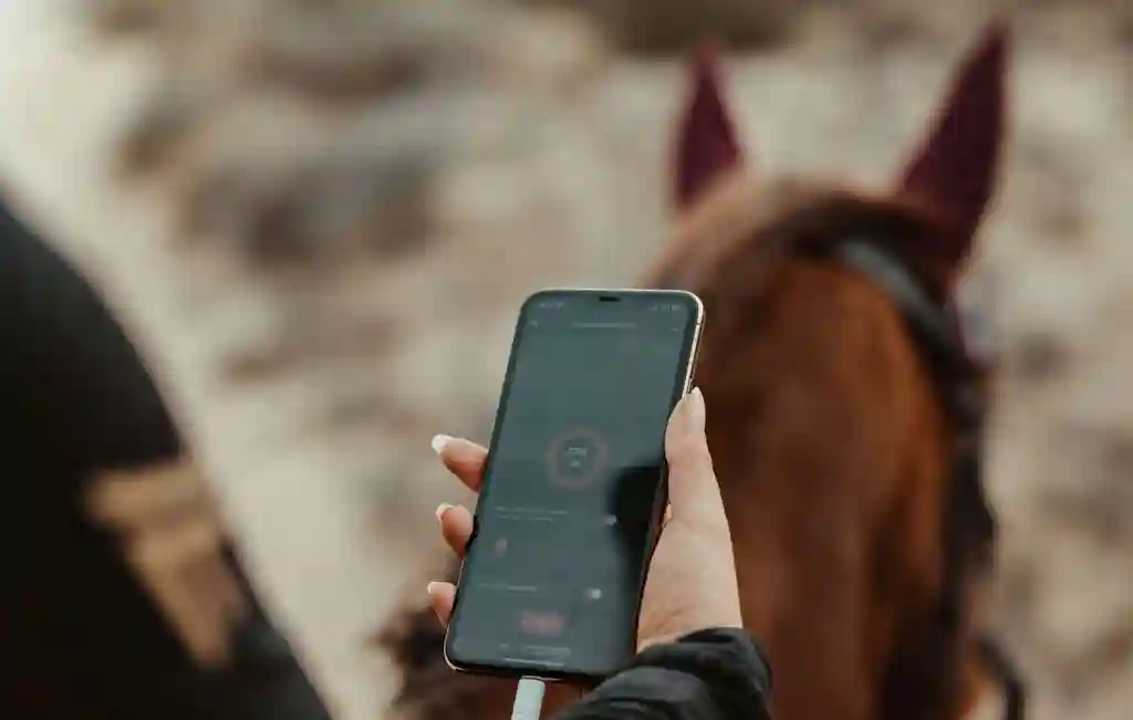 riders mobile screen in which GPS tracker application opened in it